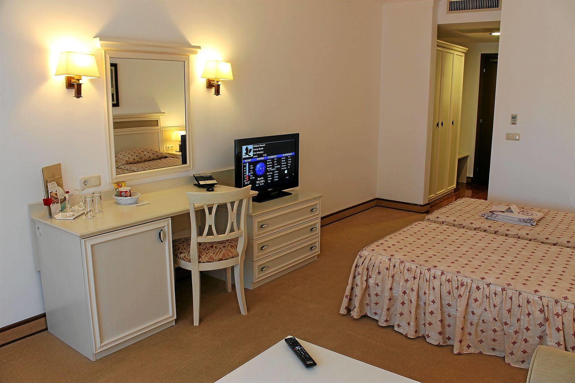 Helena Vip Villas And Suites Sunny Beach Exterior photo